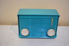 Charger l&#39;image dans la galerie, Bluetooth Ready To Go - Ocean Turquoise 1961 Motorola Model A-15J3 AM Vacuum Tube Radio Little Blaster! Excellent Condition!