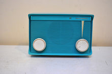 Charger l&#39;image dans la galerie, Bluetooth Ready To Go - Ocean Turquoise 1961 Motorola Model A-15J3 AM Vacuum Tube Radio Little Blaster! Excellent Condition!