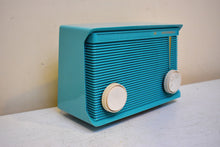 Charger l&#39;image dans la galerie, Bluetooth Ready To Go - Ocean Turquoise 1961 Motorola Model A-15J3 AM Vacuum Tube Radio Little Blaster! Excellent Condition!