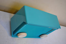 Charger l&#39;image dans la galerie, Bluetooth Ready To Go - Ocean Turquoise 1961 Motorola Model A-15J3 AM Vacuum Tube Radio Little Blaster! Excellent Condition!