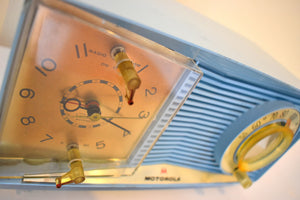 Powder Blue 1962 Motorola Model C9B13 AM Vacuum Tube Clock Radio Sounds Terrific! Awesome MCM Appeal!