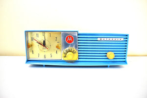 Cornflower Blue 1957 Motorola Model 57CD3A AM Vacuum Tube Radio Excellent Condition Works Great!