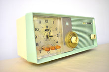 Charger l'image dans la galerie, Cool Mint Green 1957 Motorola Model 5C25GW Vacuum Tube AM Clock Radio Rare Color Sounds Wonderful!