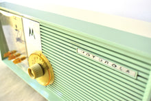 Charger l'image dans la galerie, Cool Mint Green 1957 Motorola Model 5C25GW Vacuum Tube AM Clock Radio Rare Color Sounds Wonderful!