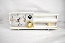 Load image into Gallery viewer, Alpine White Mid Century 1957 Motorola Model 5C27W-1 Vacuum Tube AM Clock Radio! Excellent Condition! Sounds Great!