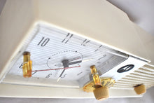 Load image into Gallery viewer, Alpine White Mid Century 1957 Motorola Model 5C27W-1 Vacuum Tube AM Clock Radio! Excellent Condition! Sounds Great!