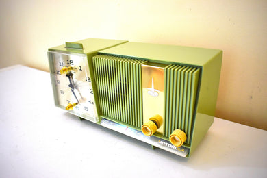 Avocado Green 1963 Motorola Model C11G Vacuum Tube AM Clock Alarm Radio Sounds Great! Rare Color! Pristine Condition!