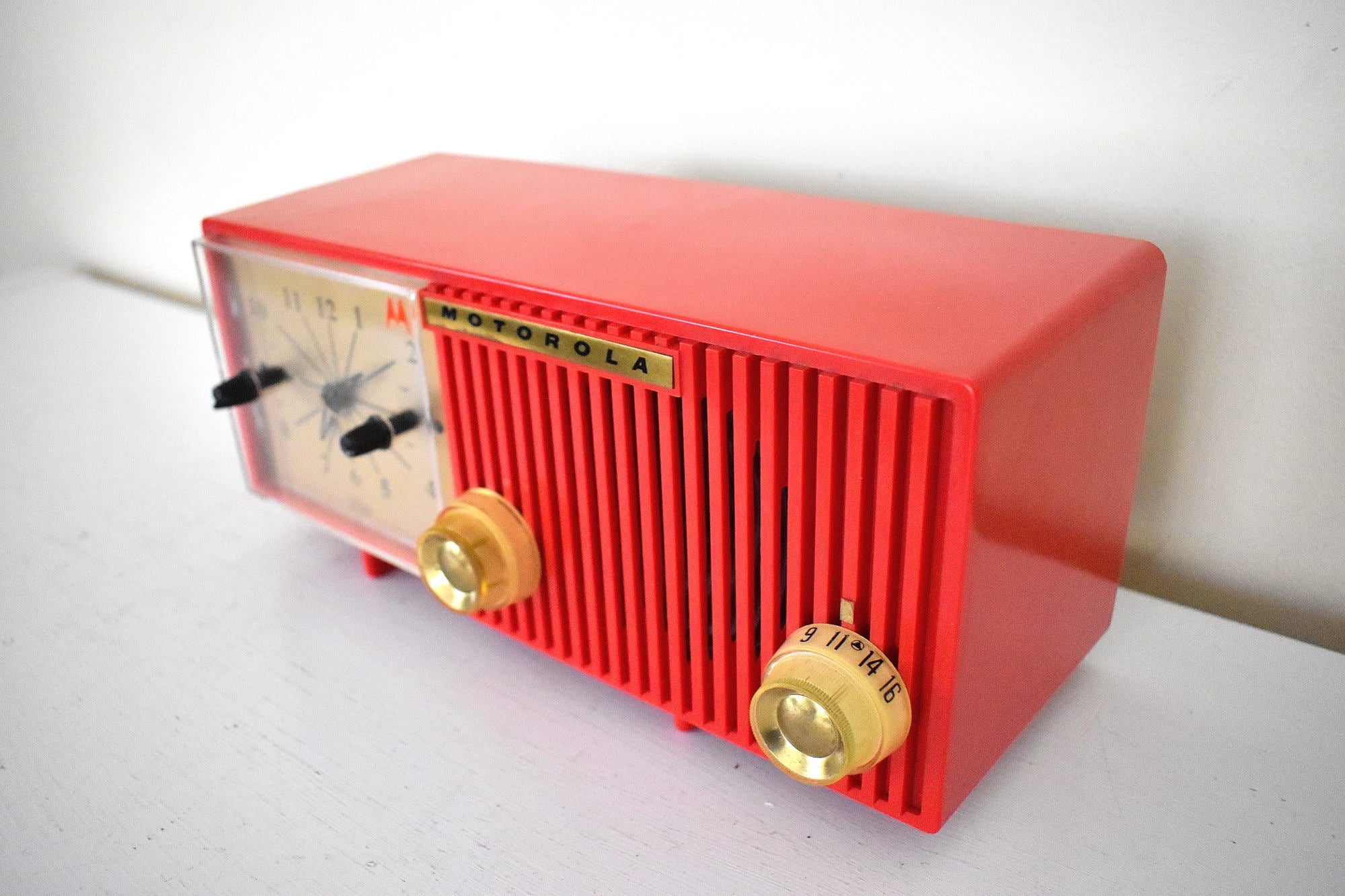 Cardinal Red 1955 Motorola Model 56CS3A AM Vacuum Tube Radio
