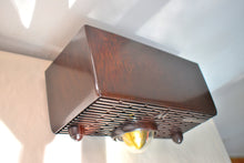 Load image into Gallery viewer, Choco Brown Marble 1957 Motorola Model 56H Vintage Vacuum Tube AM Radio Iconic Turbine Design!