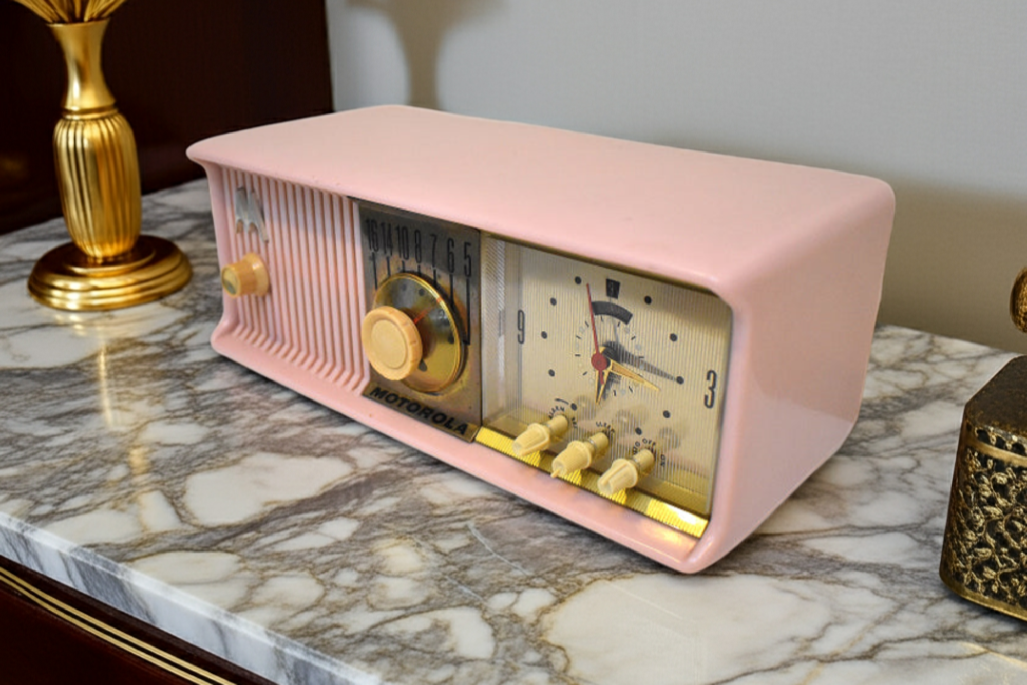 Marilyn Pink 1957 Motorola Model 57CC2 Vacuum Tube AM Clock Radio Rare Model and Color Sounds Fantastic!