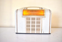 Charger l&#39;image dans la galerie, Spackle Ivory Finished 1946 Packard Bell Model 551 AM Wood Vacuum Tube Radio Sounds Great! Excellent Condition!