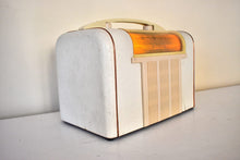 Charger l&#39;image dans la galerie, Spackle Ivory Finished 1946 Packard Bell Model 551 AM Wood Vacuum Tube Radio Sounds Great! Excellent Condition!