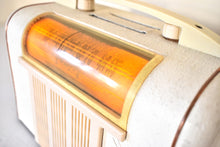 Charger l&#39;image dans la galerie, Spackle Ivory Finished 1946 Packard Bell Model 551 AM Wood Vacuum Tube Radio Sounds Great! Excellent Condition!