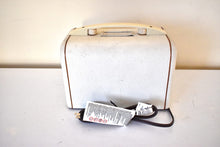 Charger l&#39;image dans la galerie, Spackle Ivory Finished 1946 Packard Bell Model 551 AM Wood Vacuum Tube Radio Sounds Great! Excellent Condition!