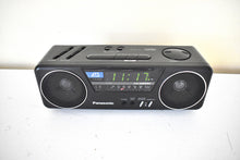 Charger l&#39;image dans la galerie, Tech Black 1980s Soundesign Model RC-X210A AM FM Digital Alarm Clock Radio! Excellent Condition! Sounds Great!