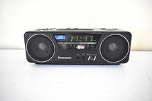 Charger l&#39;image dans la galerie, Tech Black 1980s Soundesign Model RC-X210A AM FM Digital Alarm Clock Radio! Excellent Condition! Sounds Great!