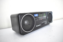 Charger l&#39;image dans la galerie, Tech Black 1980s Soundesign Model RC-X210A AM FM Digital Alarm Clock Radio! Excellent Condition! Sounds Great!