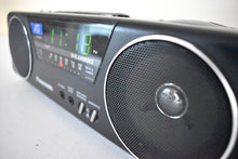 Charger l&#39;image dans la galerie, Tech Black 1980s Soundesign Model RC-X210A AM FM Digital Alarm Clock Radio! Excellent Condition! Sounds Great!