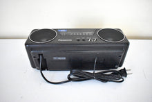 Charger l&#39;image dans la galerie, Tech Black 1980s Soundesign Model RC-X210A AM FM Digital Alarm Clock Radio! Excellent Condition! Sounds Great!