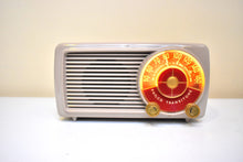 画像をギャラリービューアに読み込む, マンダリンオレンジ 1953 Philco Transitone Model 53-562 AM 真空管ラジオのサウンドは素晴らしいです。希少なファクトリーカラー！