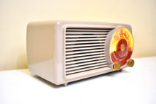 画像をギャラリービューアに読み込む, マンダリンオレンジ 1953 Philco Transitone Model 53-562 AM 真空管ラジオのサウンドは素晴らしいです。希少なファクトリーカラー！