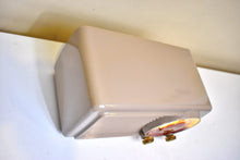 画像をギャラリービューアに読み込む, マンダリンオレンジ 1953 Philco Transitone Model 53-562 AM 真空管ラジオのサウンドは素晴らしいです。希少なファクトリーカラー！