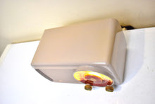 画像をギャラリービューアに読み込む, マンダリンオレンジ 1953 Philco Transitone Model 53-562 AM 真空管ラジオのサウンドは素晴らしいです。希少なファクトリーカラー！