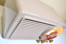 画像をギャラリービューアに読み込む, マンダリンオレンジ 1953 Philco Transitone Model 53-562 AM 真空管ラジオのサウンドは素晴らしいです。希少なファクトリーカラー！