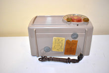 画像をギャラリービューアに読み込む, マンダリンオレンジ 1953 Philco Transitone Model 53-562 AM 真空管ラジオのサウンドは素晴らしいです。希少なファクトリーカラー！