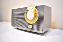 Charger l&#39;image dans la galerie, Misty Gray 1958 Philco Model F815-124 Vacuum Tube Radio Sounds Great Excellent Condition Rare Color!