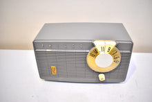 Charger l&#39;image dans la galerie, Misty Gray 1958 Philco Model F815-124 Vacuum Tube Radio Sounds Great Excellent Condition Rare Color!