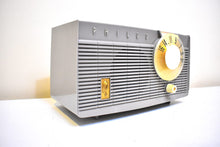 Charger l&#39;image dans la galerie, Misty Gray 1958 Philco Model F815-124 Vacuum Tube Radio Sounds Great Excellent Condition Rare Color!