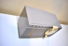 Charger l&#39;image dans la galerie, Misty Gray 1958 Philco Model F815-124 Vacuum Tube Radio Sounds Great Excellent Condition Rare Color!