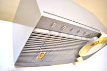 Charger l&#39;image dans la galerie, Misty Gray 1958 Philco Model F815-124 Vacuum Tube Radio Sounds Great Excellent Condition Rare Color!