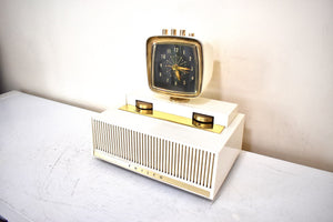 Spectral White 1958 Philco Predicta Model G765-124 Vacuum Tube AM Radio Excellent Plus Condition! Outta This World!