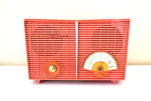 Charger l&#39;image dans la galerie, Bright Coral Pink 1959 Philco G826-124 AM  Vacuum Tube Radio Sounds Great! Excellent Retro 50s Looking Shape!