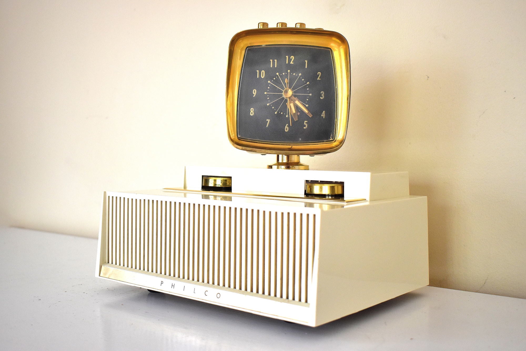 Aura White 1959 Philco Predicta Model H765-124 Vacuum Tube AM