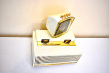 Charger l&#39;image dans la galerie, Aura White 1959 Philco Predicta Model H765-124 Vacuum Tube AM Clock Radio Awesome!