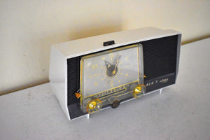 Charcoal and White 1957 RCA Model 1-C-5JE Vacuum Tube AM Radio Works Great Excellent Condition!
