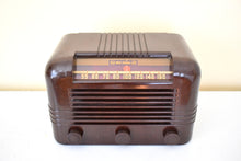 Load image into Gallery viewer, Espresso Brown Bakelite 1940 RCA Model 15X Vacuum Tube AM Radio! Sounds Great!! Excellent Condition!