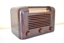 Load image into Gallery viewer, Espresso Brown Bakelite 1940 RCA Model 15X Vacuum Tube AM Radio! Sounds Great!! Excellent Condition!