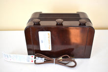 Load image into Gallery viewer, Espresso Brown Bakelite 1940 RCA Model 15X Vacuum Tube AM Radio! Sounds Great!! Excellent Condition!