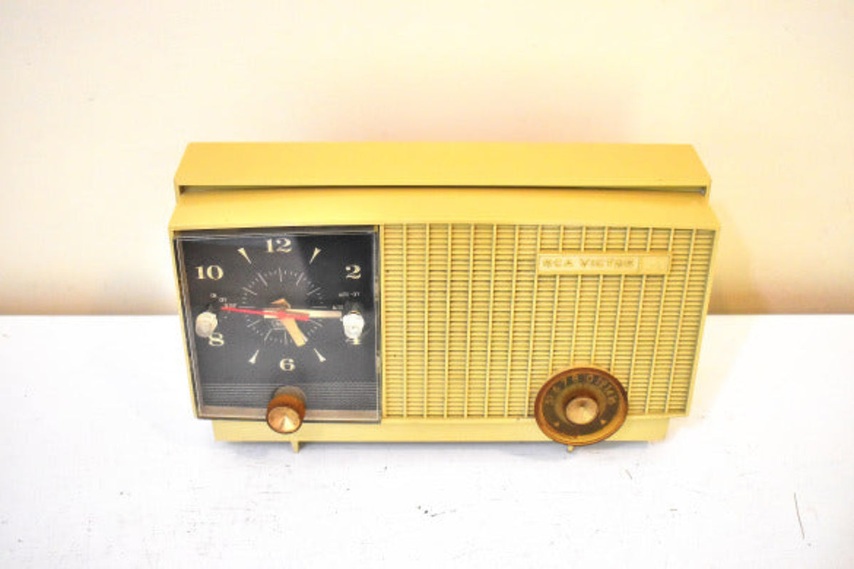 Harvest Gold 1962 RCA Victor Model 3-RD-37 AM Vacuum Tube Alarm Clock ...