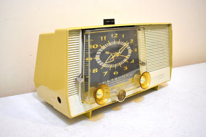 Honey Beige 1957 RCA Victor C-4EM Vacuum Tube AM Clock Radio Works Great! Looks So MCM!