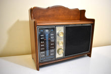 Charger l&#39;image dans la galerie, Heritage Heirloom Wood Filtermatic 1960 RCA Victor Model 4RC84 AM/FM Vacuum Tube Radio Sounds Awesome!
