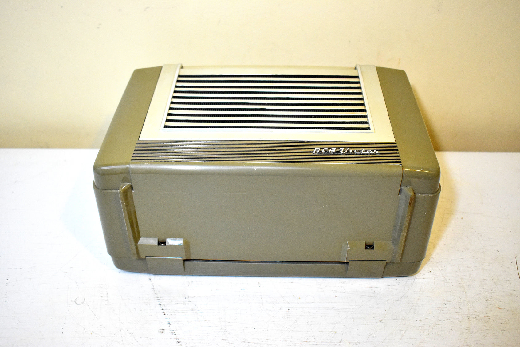 Olive Gray 1955 RCA Victor Model 6-BX-63 Portable Vacuum Tube AM Radio ...