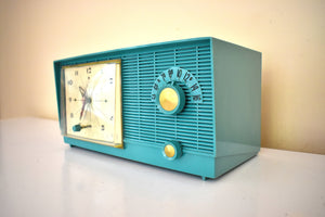 Mediterranean Turquoise Vintage 1956 RCA Victor Model 6-C-5C Vacuum Tube AM Clock Radio So Sweet!