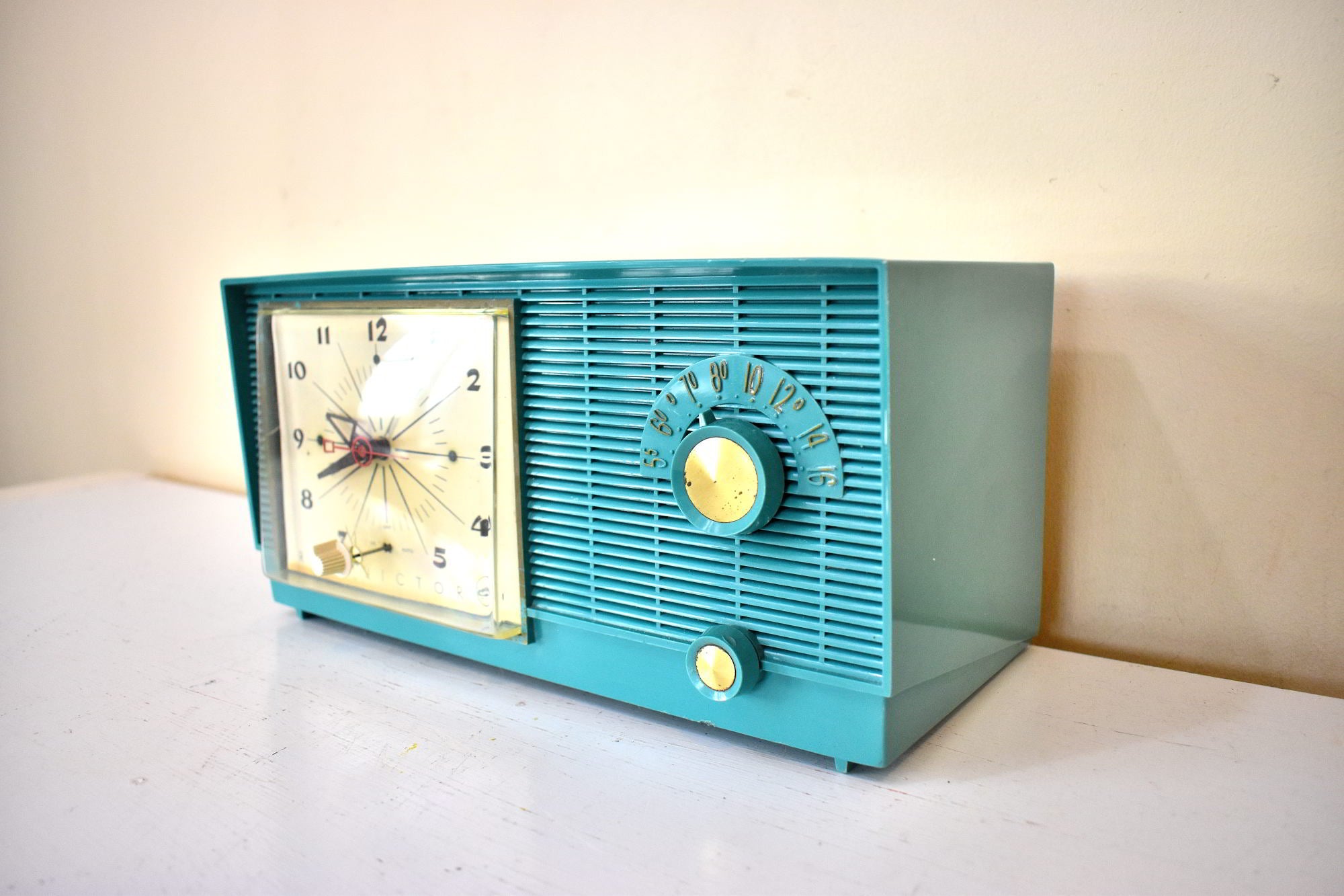 RCA Victory Vintage AM/FM Clock Radio Battery Backup popular