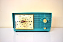Charger l&#39;image dans la galerie, Bluetooth Ready To Go - Mediterranean Turquoise Vintage 1956 RCA Victor Model 6-C-5C Vacuum Tube AM Clock Radio So Sweet!