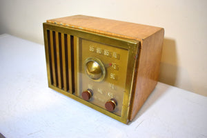 Tiger Stripe Maple Wood Grain Finished 1948 RCA Victor Model 75X15 AM Brown Bakelite Vacuum Tube Radio